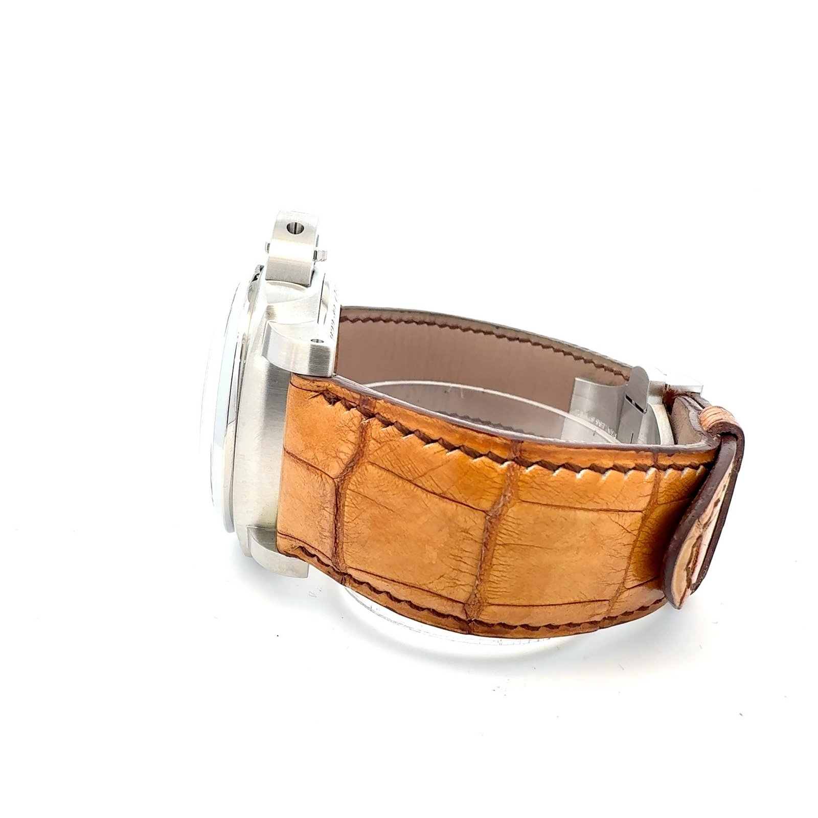 Panerai Luminor 1950 GMT 10 Days PAM00406 – side profile showing crown